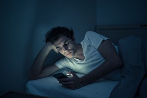 Οι συνήθειες στον ύπνο που πρέπει να υιοθετούν όλοι οι άντρες μετά τα 30