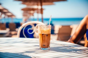 Πώς θα κάνεις τον καφέ σου πιο υγιεινό για να γιορτάσεις σωστά την παγκόσμια ημέρα καφέ