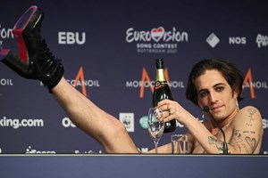 Σε άλλα νέα, οι Maneskin παντρεύτηκαν μεταξύ τους