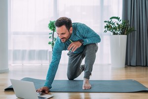 6 ασκήσεις Pilates για πανίσχυρα πόδια και κορμό
