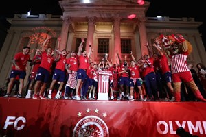 Μιλτιάδης Μαρινάκης, ο γιος του Βαγγέλη Μαρινάκη μόλις έκανε τατουάζ το τρόπαιο του Conference League