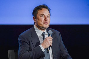 Ο Elon Musk προτείνει να εγκαταλείψει το Twitter σε δημοσκόπηση
