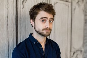Στο Batso οι Ethan Hawke, Daniel Radcliffe και Jessica Biel είναι ατρόμητοι ορειβάτες