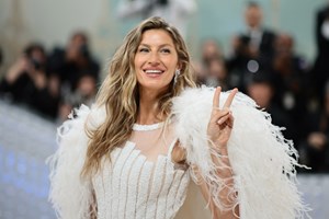 H Gisele μας συστήνει τις αδερφές της