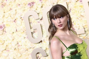 Σε άλλα νέα, ο Elon Musk είναι φαν της Taylor Swift