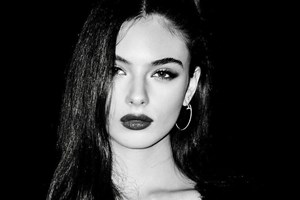Deva Cassel, στα χνάρια της υπέροχης Monica Bellucci