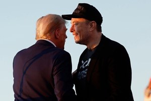 Τι σημαίνει η επανεκλογή του Trump για τα ηλεκτρικά αυτοκίνητα, την Tesla και τον Elon Musk