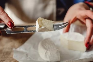Γιατί το τυρί μας κάνει χαρούμενους και πιο υγιείς