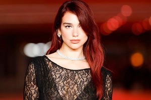 Dua Lipa, πιο αποκαλυπτική από ποτέ