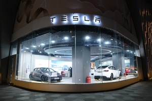 Αυτά είναι τα Tesla Cybercab και Robovan, τα αυτόνομα οχήματα του Elon Musk