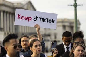Η Κίνα μόλις έδωσε 'πάτημα' στις ΗΠΑ για να απαγορεύσουν το TikTok