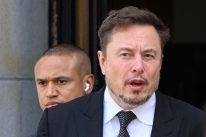 O Elon Musk δίνει 47 δολάρια σε όσους μαζεύουν υπογραφές υπέρ της οπλοκατοχής