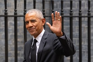 Ο Obama ραπάρει το Lose Yourself μπροστά στον Eminem (video)