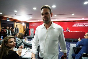 O Στέφανος Κασσελάκης δηλώνει απόλυτα αριστερός
