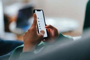 Το νέο κόλπο για να μάθεις ποιος σε τσεκάρει στο Facebook