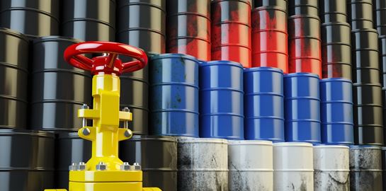 Το πετρέλαιο χάνει σχεδόν 10% το 2024 και συνεχίζει να υποχωρεί