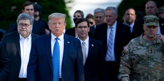 Το όνομα του Donald Trump βγαίνει πρώτο στην αναζήτηση &quot;ρατσιστής&quot; στο Twitter