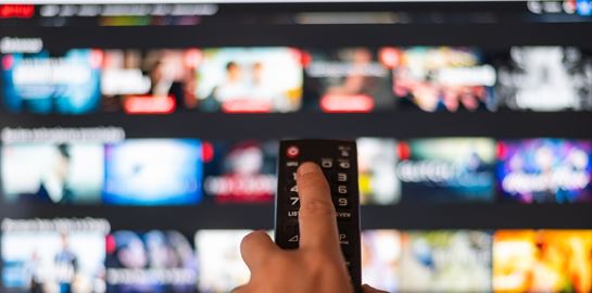 Πώς μας επηρεάζει η εξαγορά της Warner Bros. από το Netflix