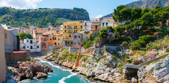 Χωριό στη Σικελία βγάζει στο σφυρί 20 σπίτια με €2