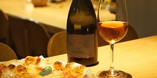 Το Naif στρέφει το ενδιαφέρον πίσω από τη Στέγη