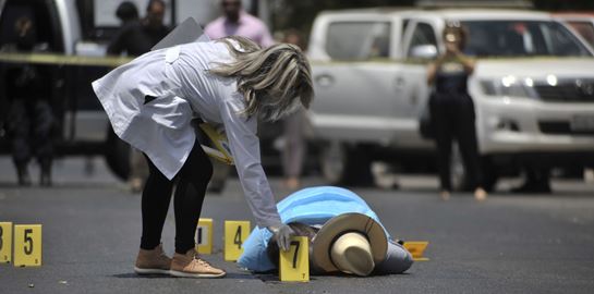 Η μάχη και ο θάνατος του ανθρώπου που τα έβαλε με τον El Chapo