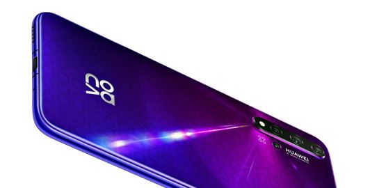 3 hot smartphones και 2 δώρα για τα Χριστούγεννα