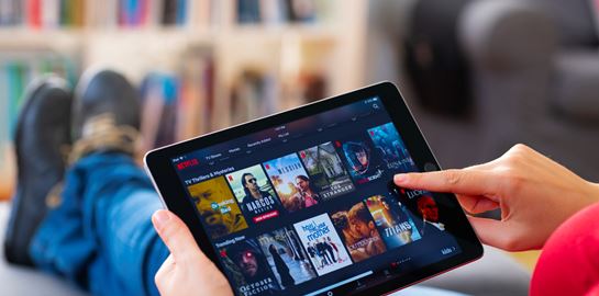 Τι επίπτωση έχει στο περιβάλλον μία ώρα Netflix