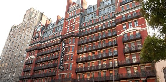 Το θρυλικό ξενοδοχείο Chelsea ξανανοίγει τις πύλες του στη Νέα Υόρκη