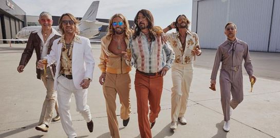 Οι Foo Fighters γυρνούν στα 70s