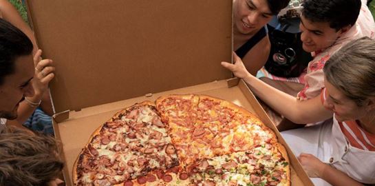 Η Domino&#39;s πουλά τη μεγαλύτερη πίτσα όλων των εποχών
