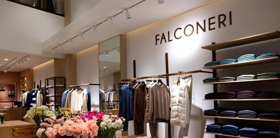 Η Falconeri γιόρτασε τα εγκαίνια του νέου της καταστήματος στη Γλυφάδα με μια βραδιά απαράμιλλης κομψότητας