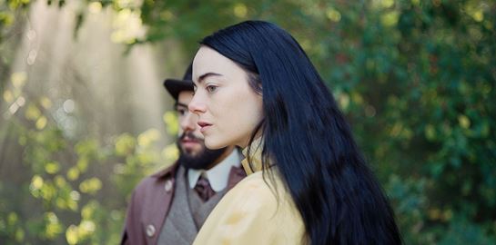 Tα φαντασμαγορικά κοστούμια του Poor Things έρχονται στο Μουσείο Μπενάκη