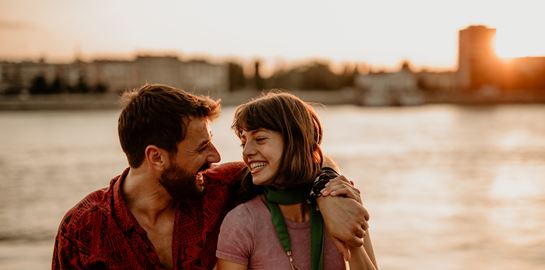 Love bombing, αυτή η -όχι και τόσο νέα- μάστιγα