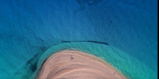 Η μαγευτική παραλία στο σποτ της καμπάνιας τουρισμού