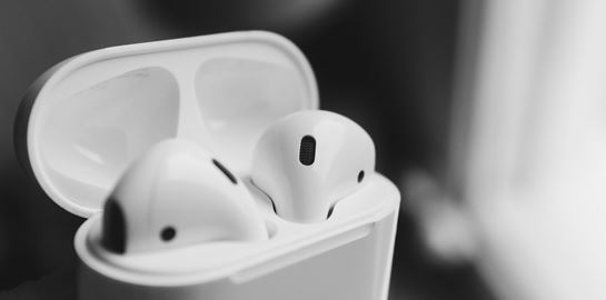 Η Apple θα λανσάρει φθηνότερα AirPods
