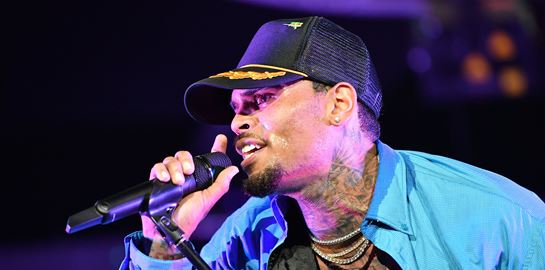 Ο Chris Brown συνελήφθη στο Παρίσι και κατηγορείται για βιασμό