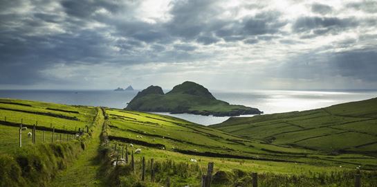 Πώς θα τα παρατήσεις όλα και θα πας να ζήσεις σε ένα τρελό ιρλανδικό νησί