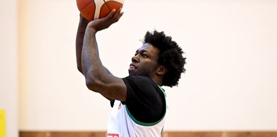 Έγινε και αυτό: Ο Kendrick Nunn τραγούδησε το &#39;Δε θα πας πουθενά&#39; της Πέγκυς Ζήνα (video)