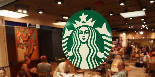 Ο νέος CEO των Starbucks πηγαίνει στο γραφείο του με ιδιωτικό αεροσκάφος