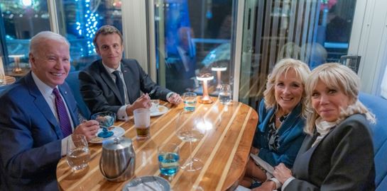 Το ιταλικό καλωσόρισμα του Joe Biden στον Emmanuel Macron