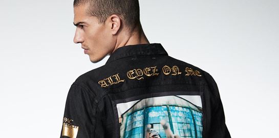 Η Replay αποτίει φόρο τιμής στον 2Pac