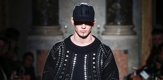 Η ροκ εκδοχή του κλασικού total black look