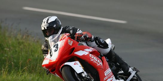 O Michael Dunlop έγραψε ιστορία στον πιο τρομακτικό αγώνα του κόσμου