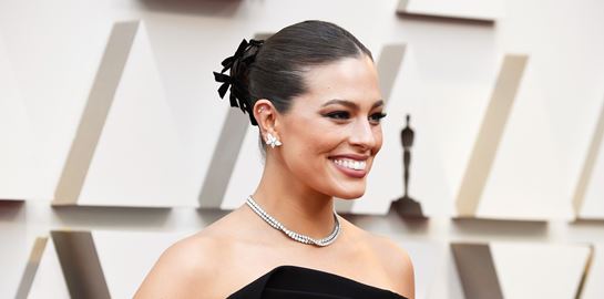 Η Ashley Graham &#39;λέει ναι&#39; στο γυμνό