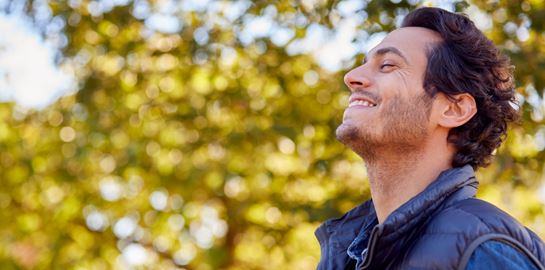 Ένα βίντεο δείχνει τι μας συμβαίνει όταν είμαστε χαρούμενοι