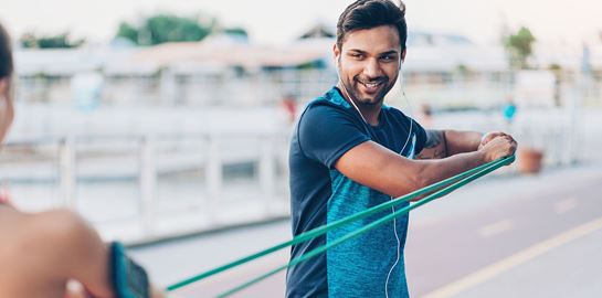 Pallof press, η άσκηση που τονώνει τη σταθερότητα του πυρήνα