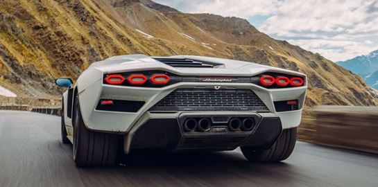 Οδηγώντας την αναγεννημένη Lambοrghini Countach