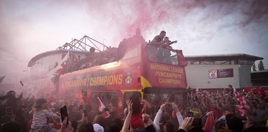 Πώς η Ρέξαμ των Ράιαν Ρέινολντς και Ρομπ ΜακΈλενεϊ έγινε το πιο κουλ ποδοσφαιρικό πρότζεκτ της δεκαετίας