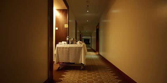 Τι δεν πρέπει να παραγγέλνεις ποτέ από το room service