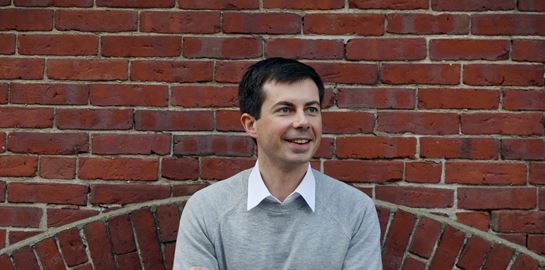 Pete Buttigieg: Ο πρώτος ανοιχτά ομοφυλόφιλος υπουργός των ΗΠΑ